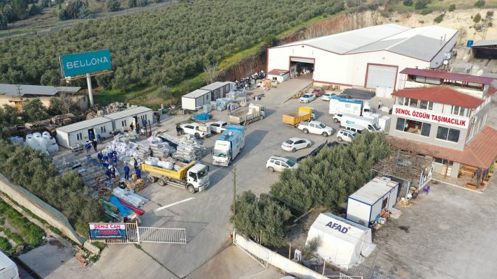 KOSKİ HATAY’DA MALZEME DEPOSU KURDU